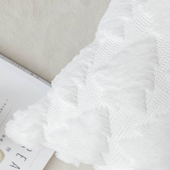 Amazon White Christmas Tree Textured Lumbar Accent Pillowcase 12x20 Set of 2 - Picture 2 of 6